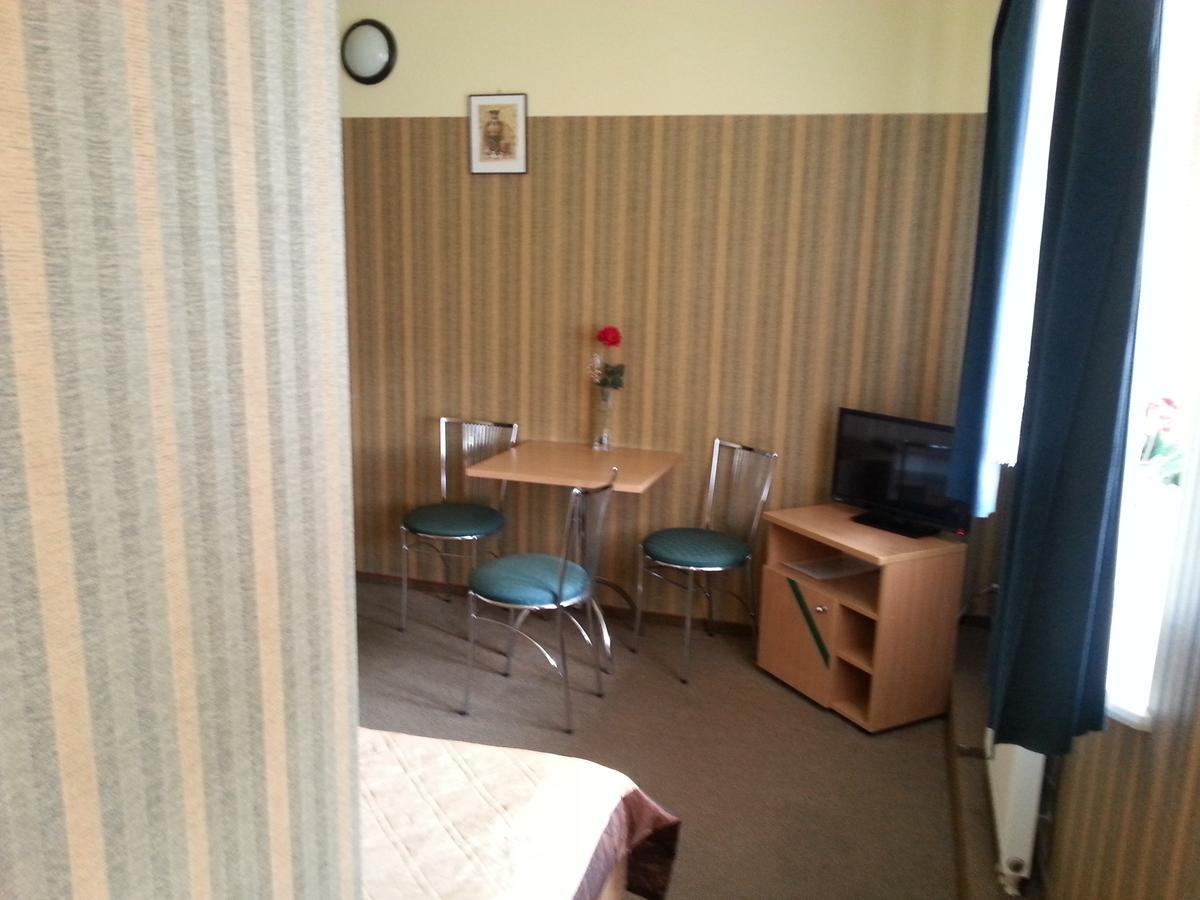 Hotel Max Na Terenie Stacji Mol à Radzymin Extérieur photo