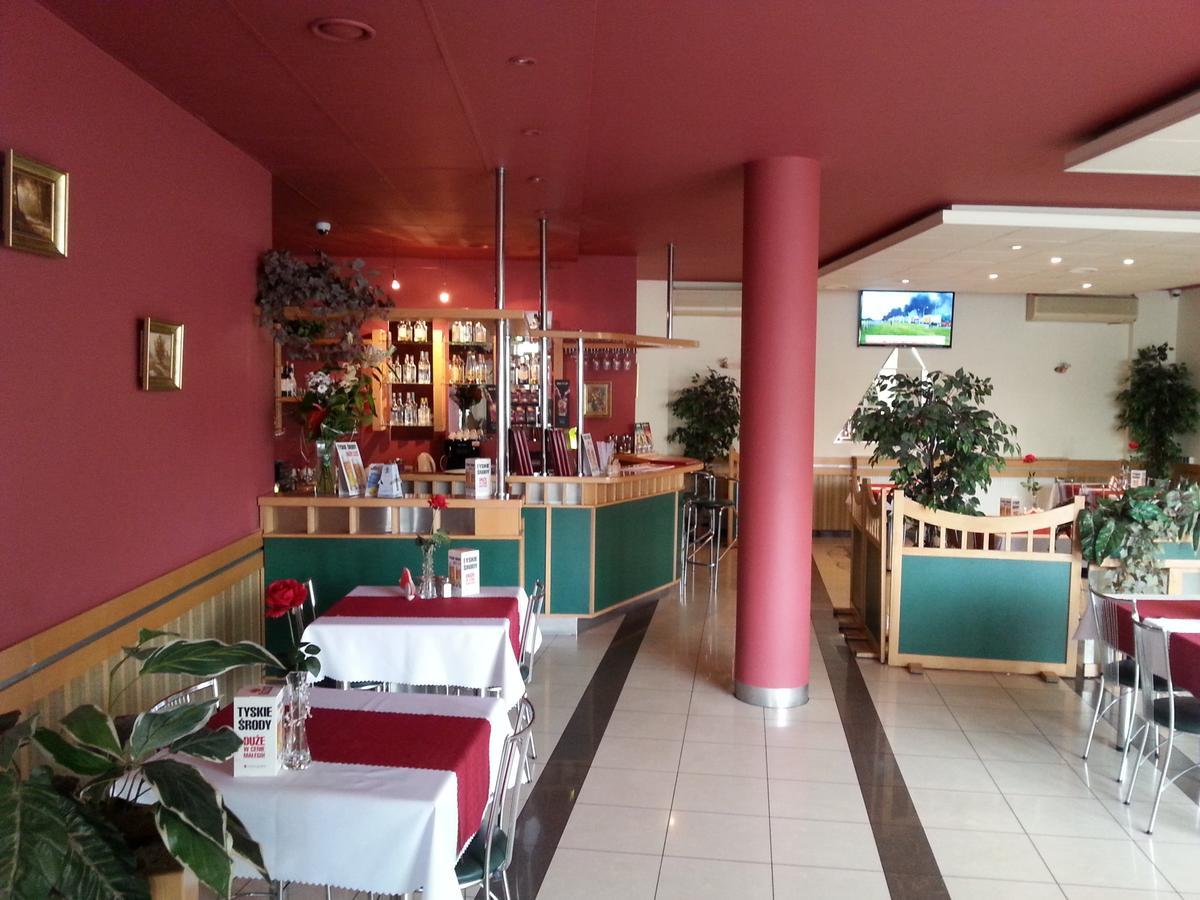 Hotel Max Na Terenie Stacji Mol à Radzymin Extérieur photo