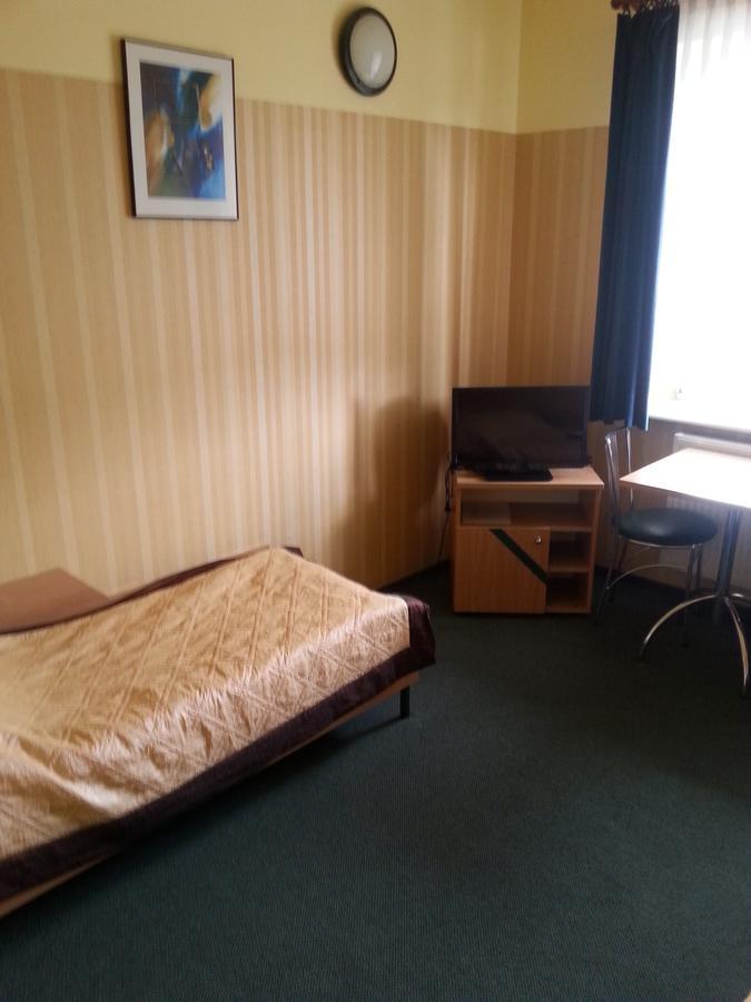 Hotel Max Na Terenie Stacji Mol à Radzymin Extérieur photo