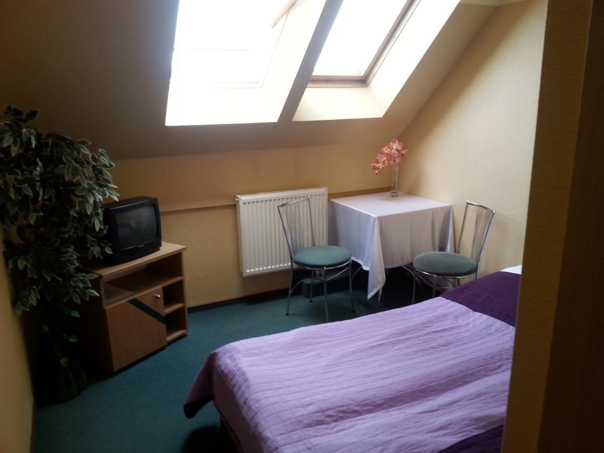 Hotel Max Na Terenie Stacji Mol à Radzymin Extérieur photo