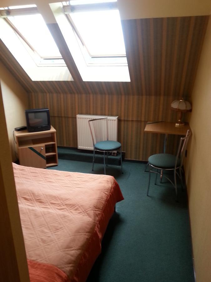 Hotel Max Na Terenie Stacji Mol à Radzymin Extérieur photo