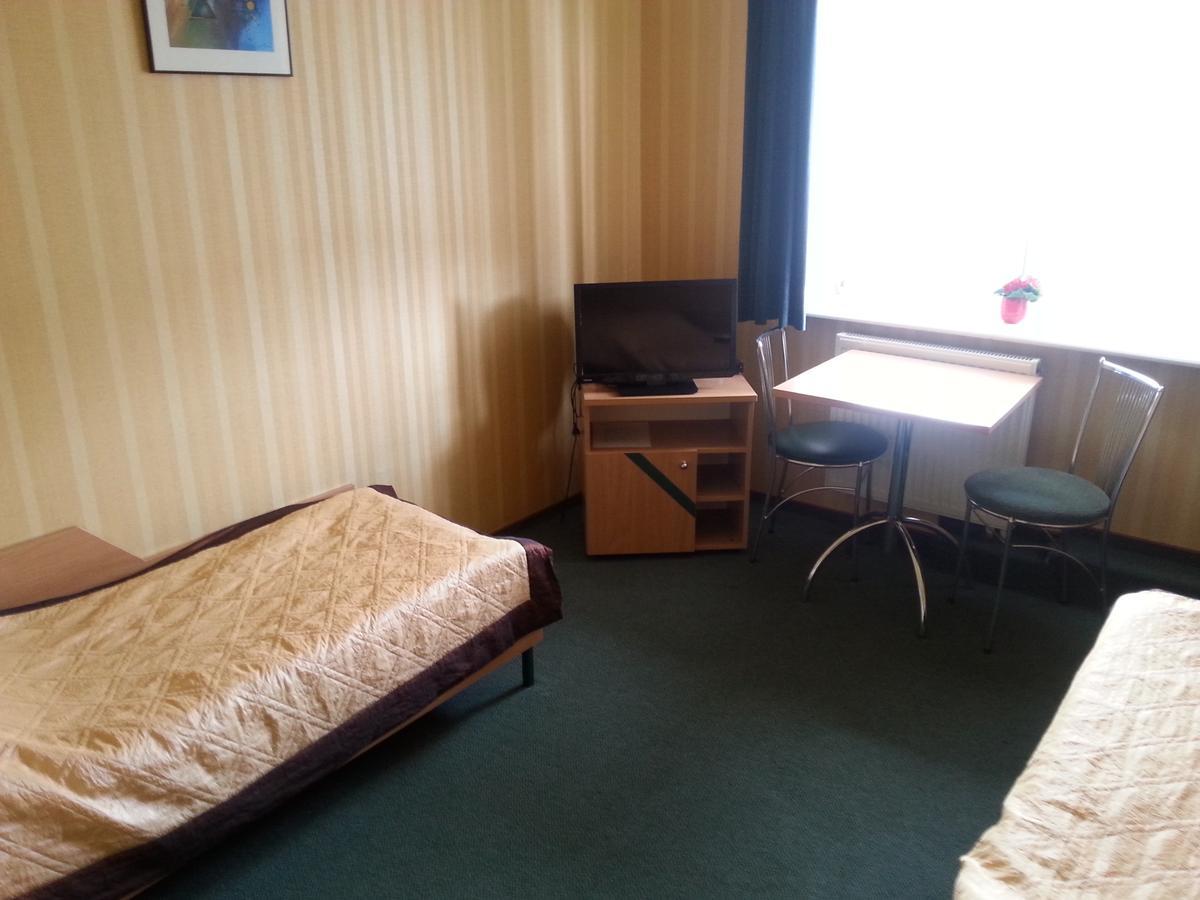 Hotel Max Na Terenie Stacji Mol à Radzymin Extérieur photo