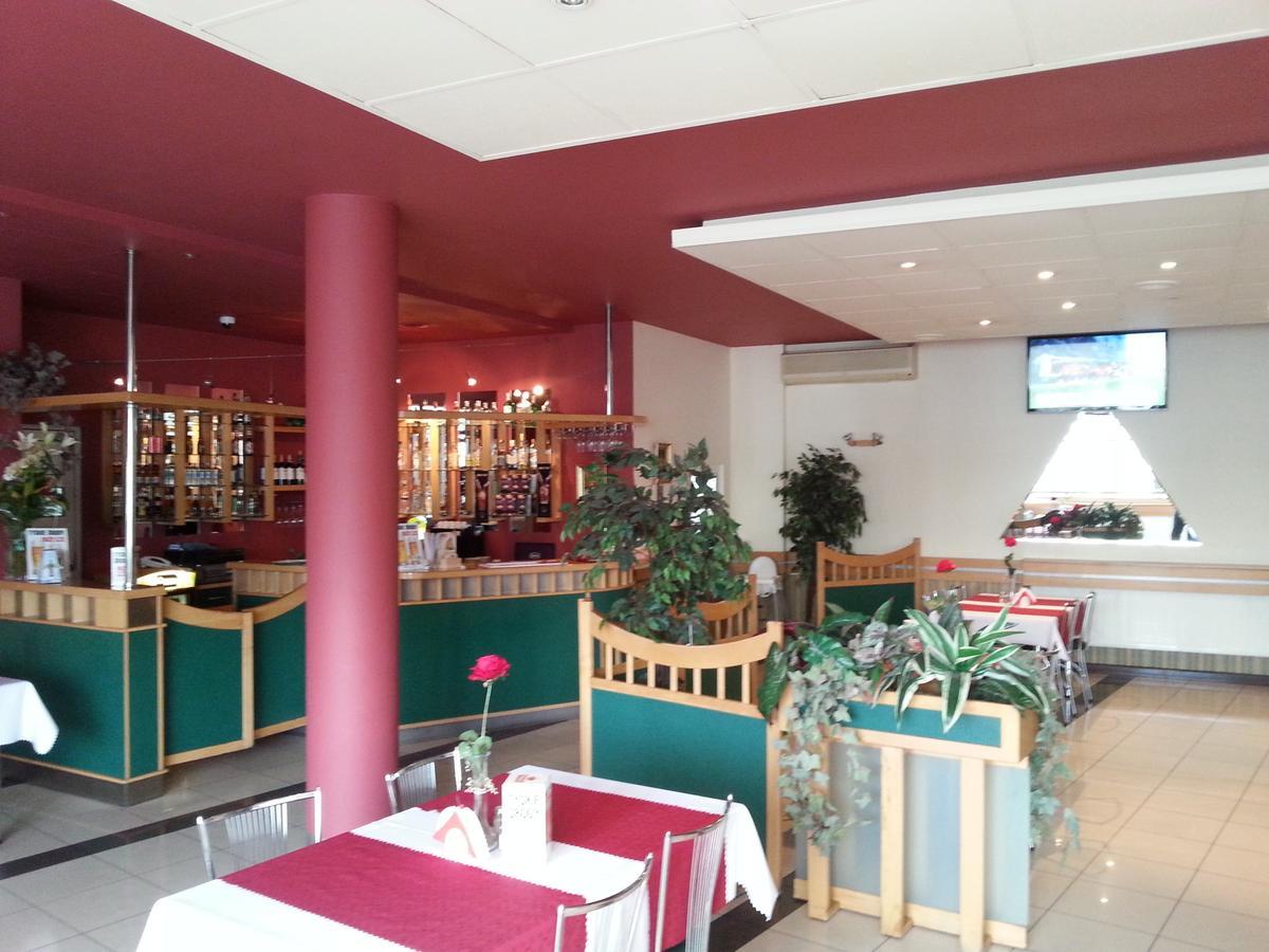 Hotel Max Na Terenie Stacji Mol à Radzymin Extérieur photo